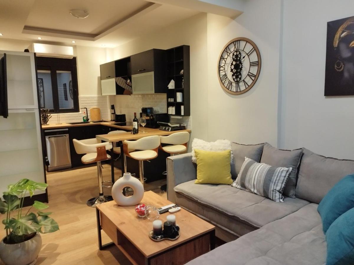 Luxurious Apartment In The Heart Of Town ! Loutráki Exterior photo