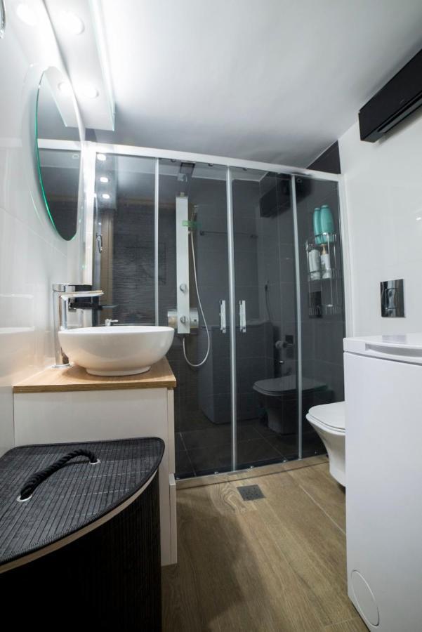 Luxurious Apartment In The Heart Of Town ! Loutráki Exterior photo