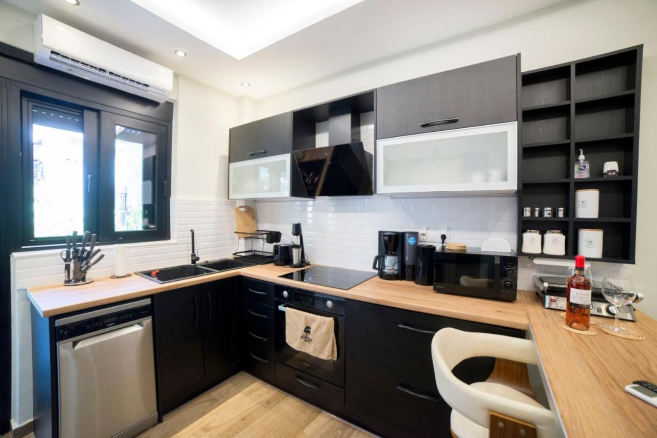 Luxurious Apartment In The Heart Of Town ! Loutráki Exterior photo
